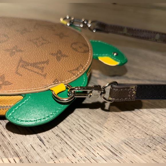LV classic & reverse Monogram Green Sea Turtle Bag + adjustable Crossbody strap - Picture 5 of 10